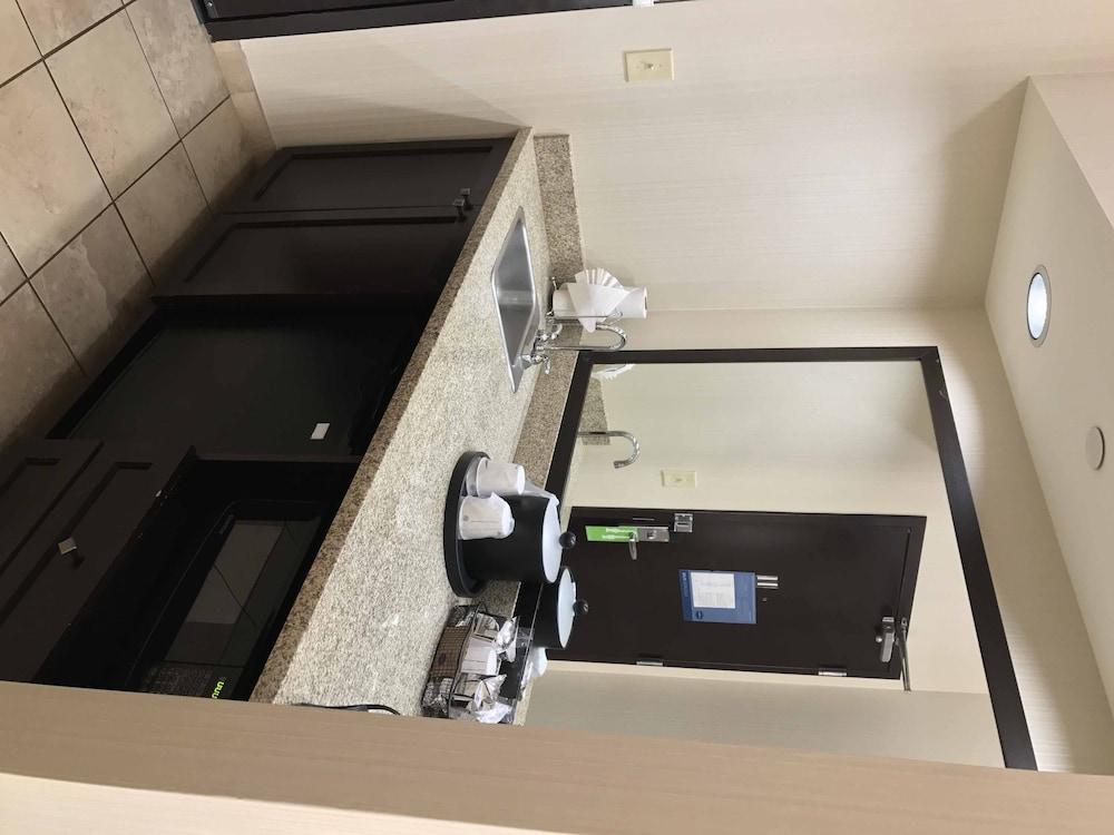 Hampton Inn & Suites Las Vegas South Екстериор снимка