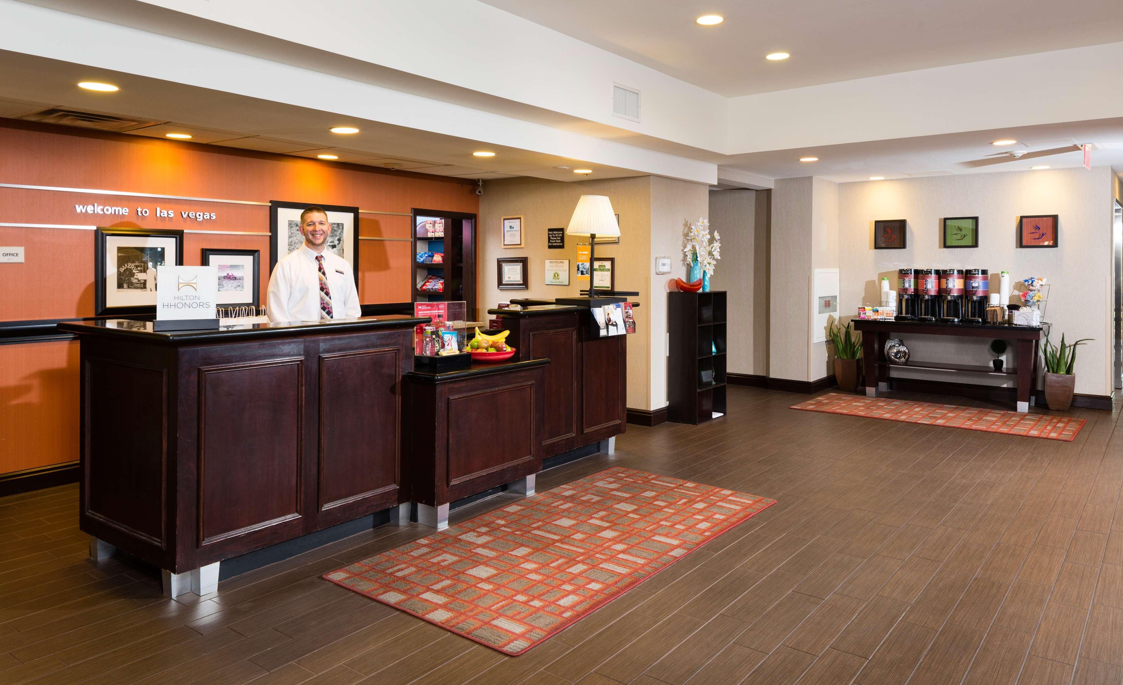 Hampton Inn & Suites Las Vegas South Екстериор снимка